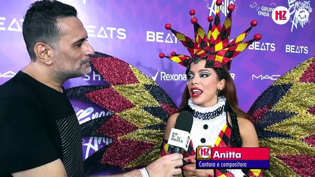 Anitta conversou com HZ antes de apresentar seu ensaio de carnaval em Vitória