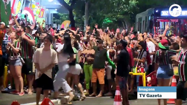 Tricolores em Vitória comemoram conquista inédita da libertadores pelo Fluminense