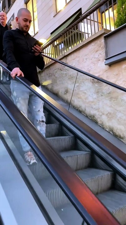 escalator