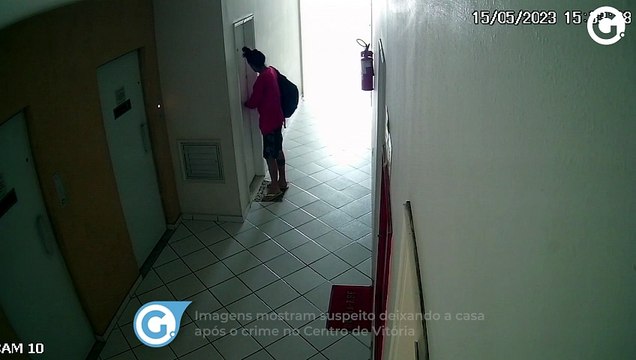 Imagens mostram suspeito deixando a casa após o crime no Centro de Vitória