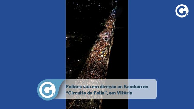 Foliões fazem o circuito da folia em Vitória