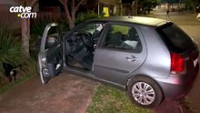 Palio atinge Cronos e para sobre calçada após acidente no Interlagos