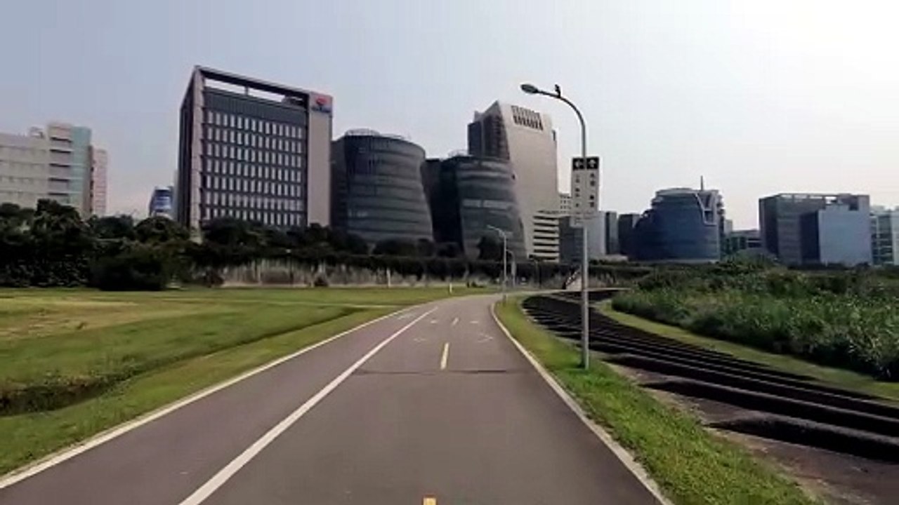 POV Cycling Tour Around Neihu District Taipei | Lakes & Riverside Bike Path