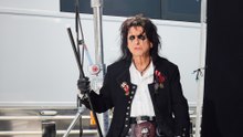 Alice Cooper envió una copia firmada de su nuevo álbum a un fan después de que este le entregara una tarjeta de crédito que olvidó en una gasolinera