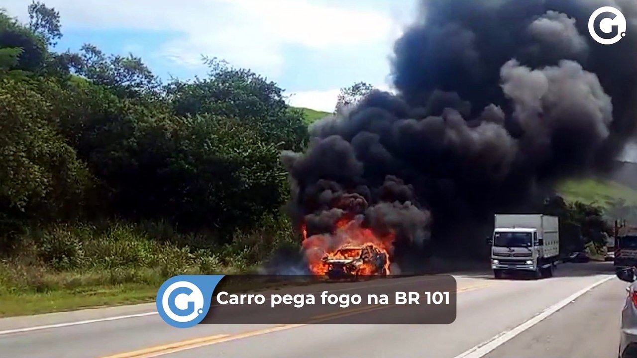 Carro pega fogo na BR 101