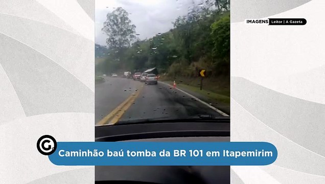 Caminhão baú tomba da BR 101 em Itapemirim
