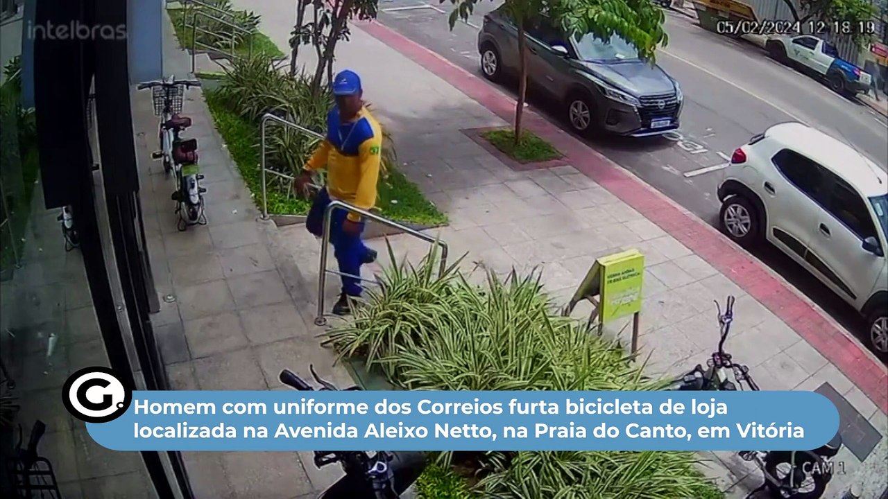 Homem com uniforme dos Correios furta bicicleta...
