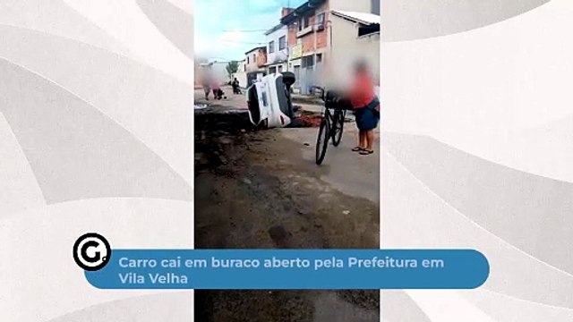 Carro cai em buraco aberto pela Prefeitura em Vila Velha