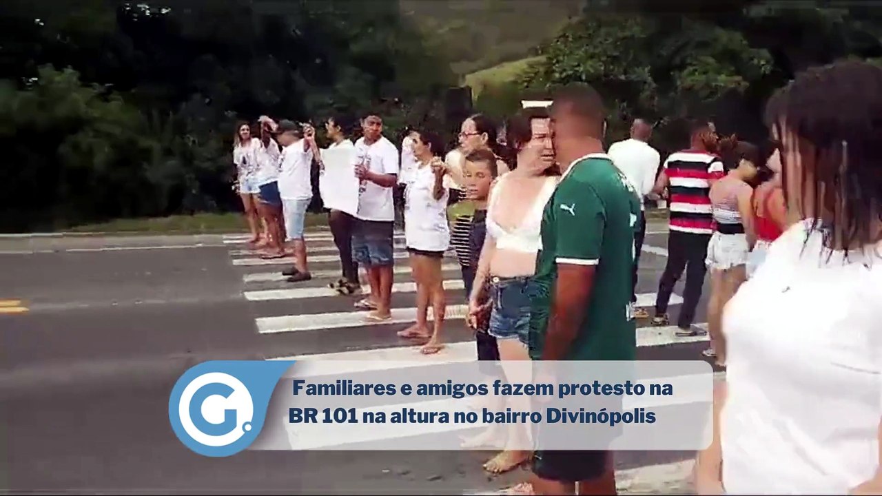 Familiares e amigos fazem protesto na BR 101 na...