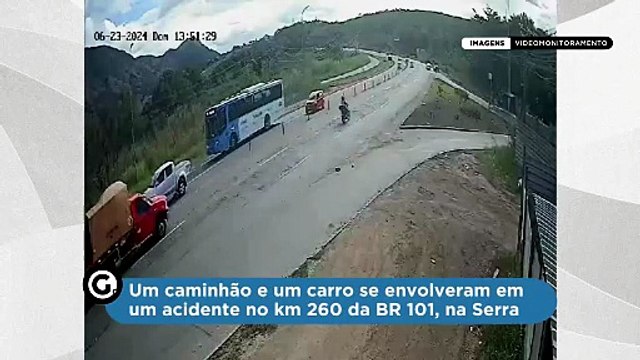 Um caminhão e um carro se envolveram em um acidente no km 260 da BR 101, na Serra