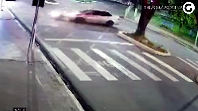 Motociclista é socorrido após colisão com carro em Colatina