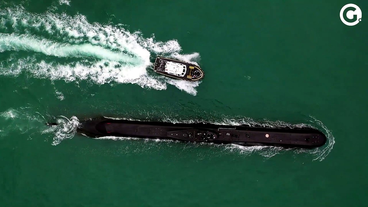 Imagens aéreas mostram os últimos momentos de submarino Tikuna - S34 em águas capixabas