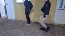 Homem é detido após desacatar policiais e resistir à abordagem no Bairro Floresta