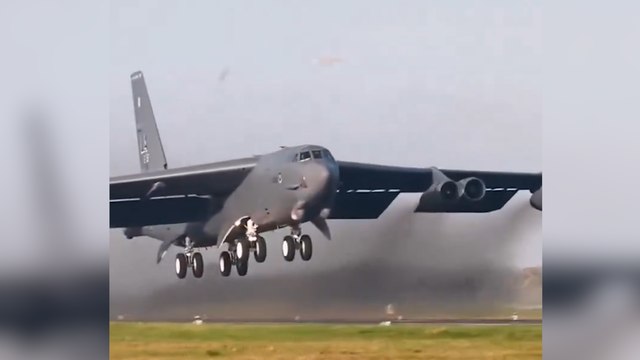 tn7-bombardero-estadounidense-se-estrella-en-base-aerea-en-california-150626