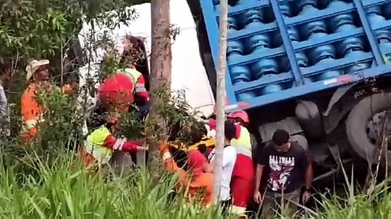 Acidente na BR 101 deixa uma pessoa ferida na S...