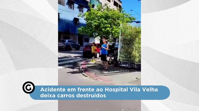 Acidente em frente ao Hospital Vila Velha deixa carros destruídos