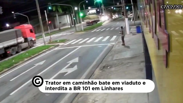 Trator em caminhão bate em viaduto e interdita a BR 101 em Linhares