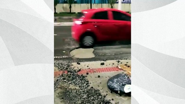 Cratera aparece na Rodovia do Sol, em Vila Velha
