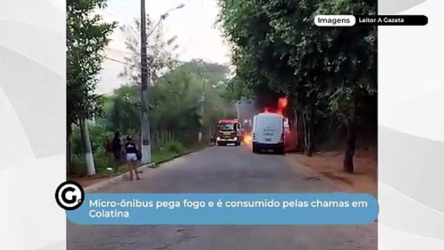 Micro-ônibus pega fogo e é consumido pelas chamas em Colatina