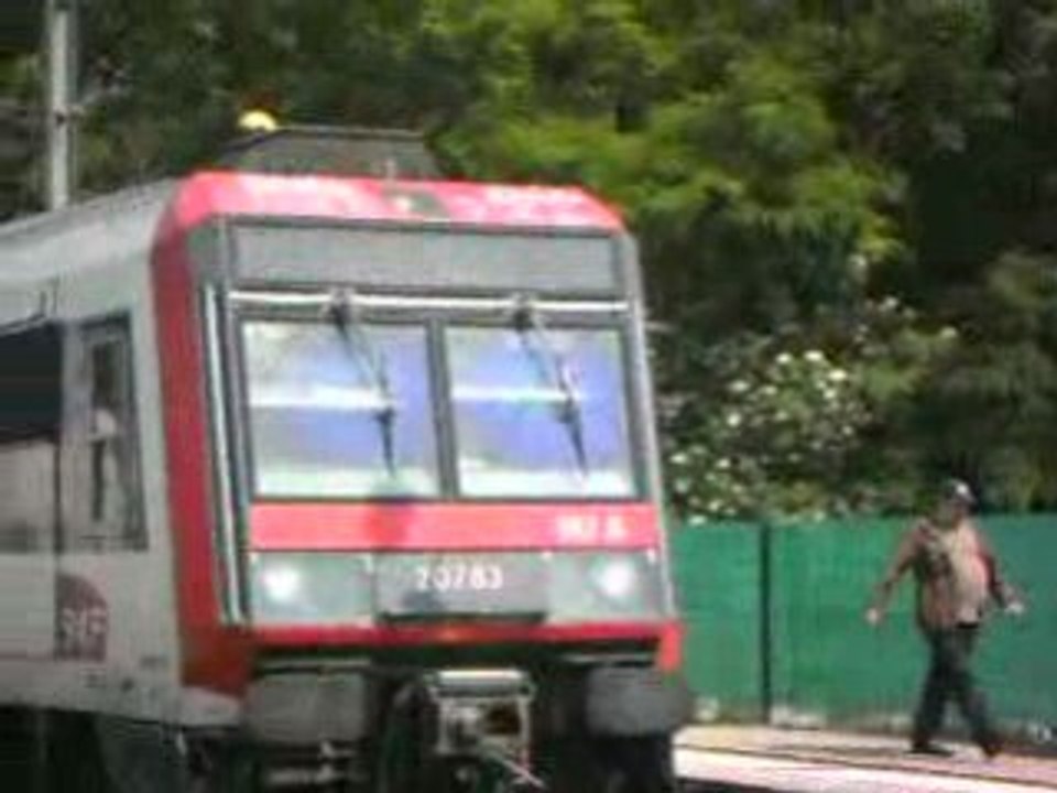 arrivé d'un rer a nogent l'artaud