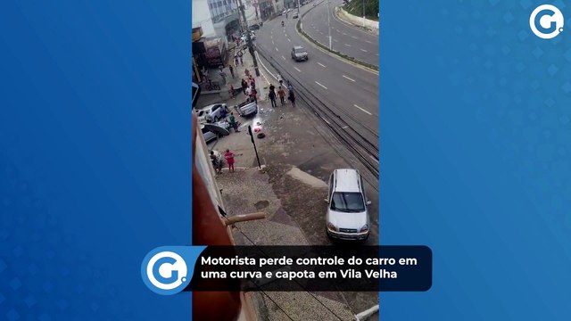Motorista perde controle do carro em uma curva e capota em Vila Velha