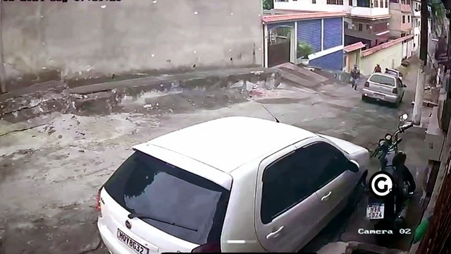 Vídeo mostra motociclista voando durante acidente em Vila Velha
