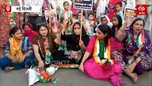 बढ़ती महंगाई के खिलाफ महिला कांग्रेस का हल्ला बोल! सड़क पर बैठ सरकार के खिलाफ प्रदर्शन