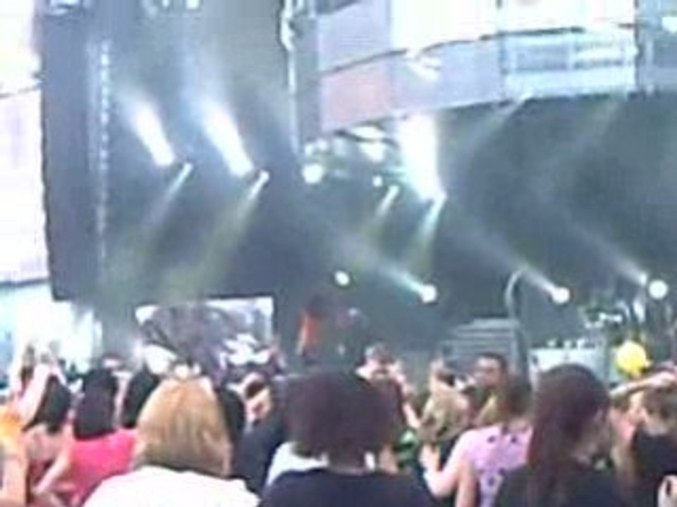 Bill dis bonjour et parle =D