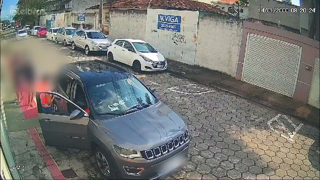 Vídeo mostra assalto a entregadora em Jardim Camburi