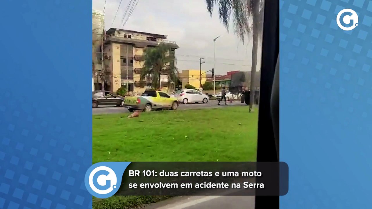 BR 101: duas carretas e uma moto se envolvem em...