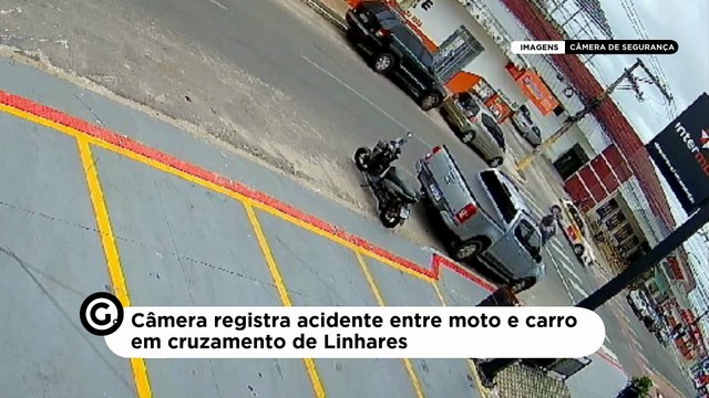 Câmera registra acidente entre moto e carro em cruzamento de Linhares