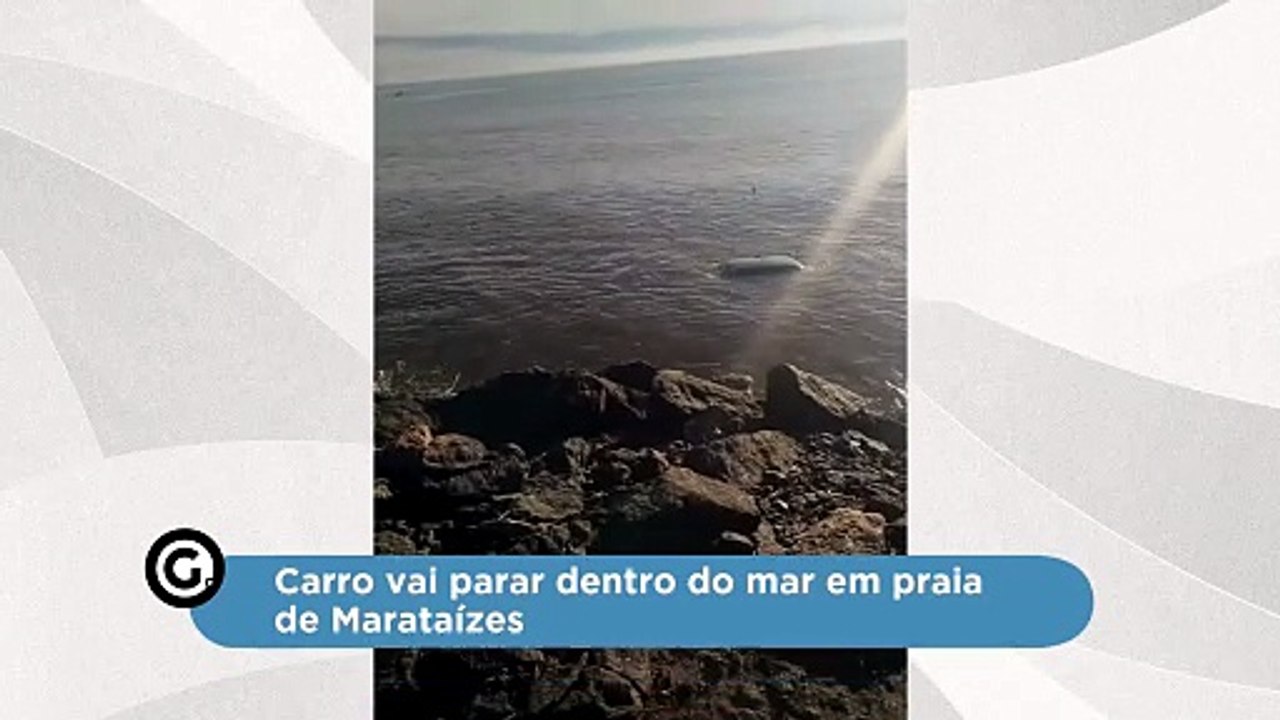 Carro vai parar dentro do mar em praia de Marataízes
