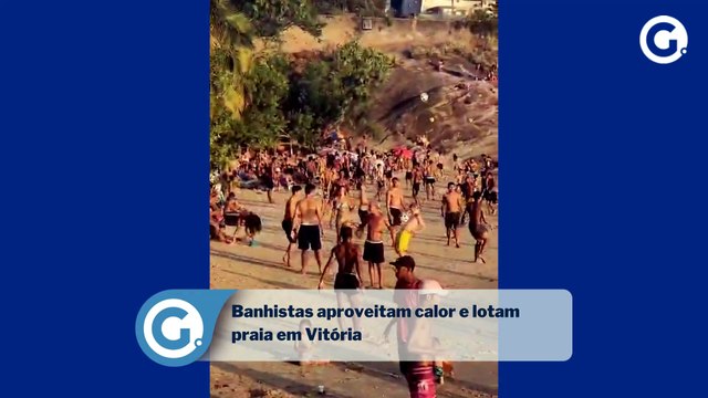 Banhistas aproveitam calor e lotam praia em Vitória