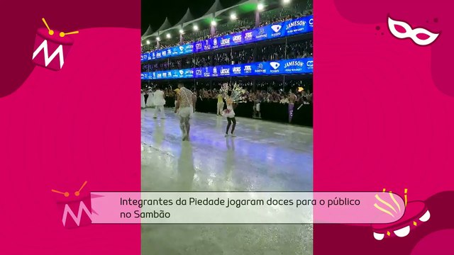 Integrantes da Piedade jogaram doces para o público no Sambão