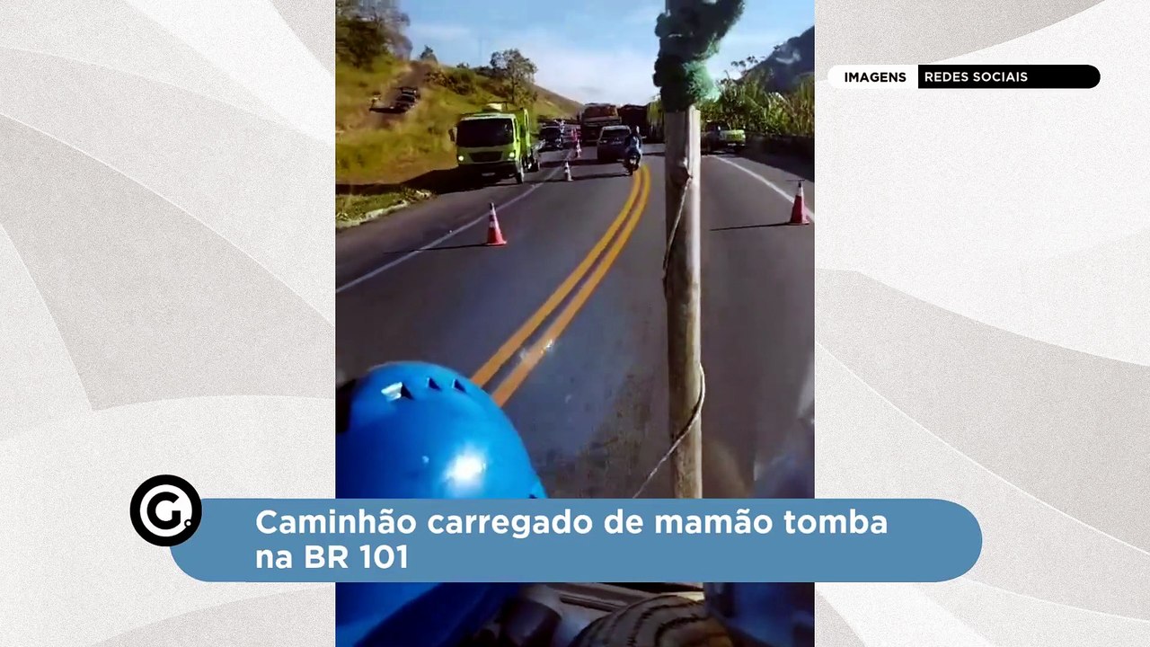 Caminhão carregado de mamão tomba na BR 101