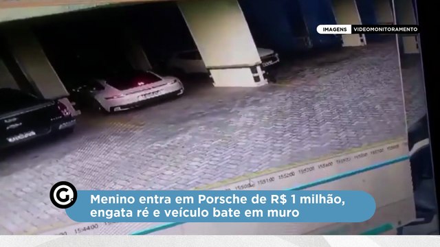 Menino entra em Porsche de R$ 1 milhão, engata ré e veículo bate em muro