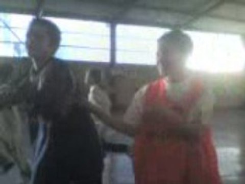 Julien et kevin qui danse la tecktonik