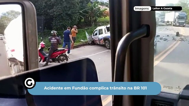 Acidente em Fundão complica trânsito na BR 101