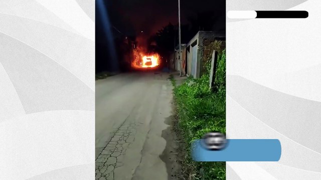 Ônibus é incendiado na Serra