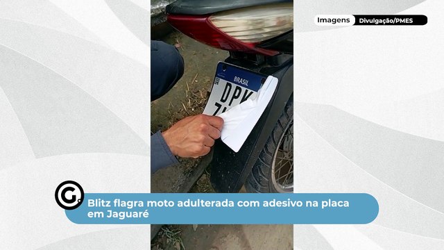 Blitz flagra moto adulterada com adesivo na placa em Jaguaré