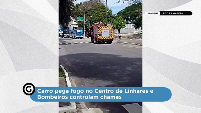Carro pega fogo no Centro de Linhares e Bombeiros controlam chamas
