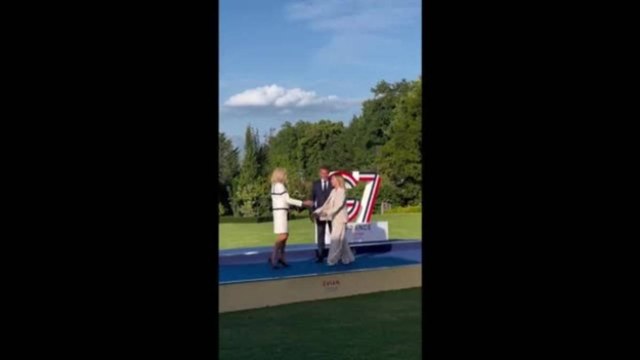 «Felicità», la canzone di Al Bano fa da sottofondo all'incontro Meloni-Macron al G7