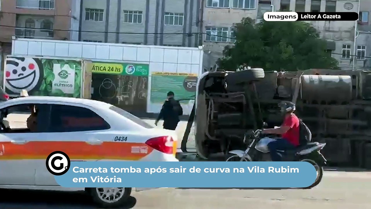 Carreta tomba após sair de curva na Vila Rubim em Vitória