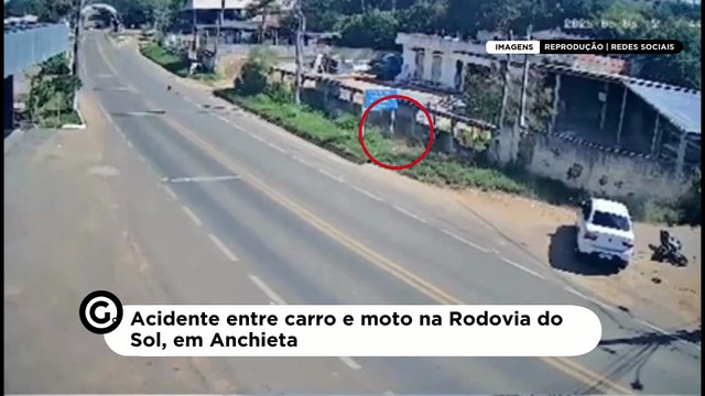 Acidente entre carro e moto na Rodovia do Sol, em Anchieta