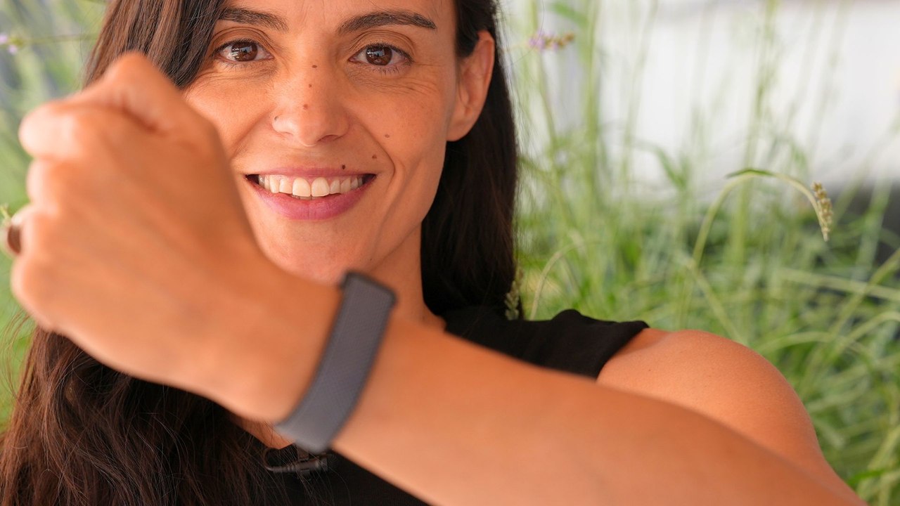 Google Fitbit Air, ¿merece la pena la moda de las pulseras inteligentes sin pantalla?