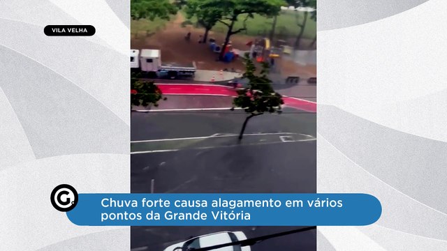 Ruas ficam alagadas após forte chuva em Vila Velha