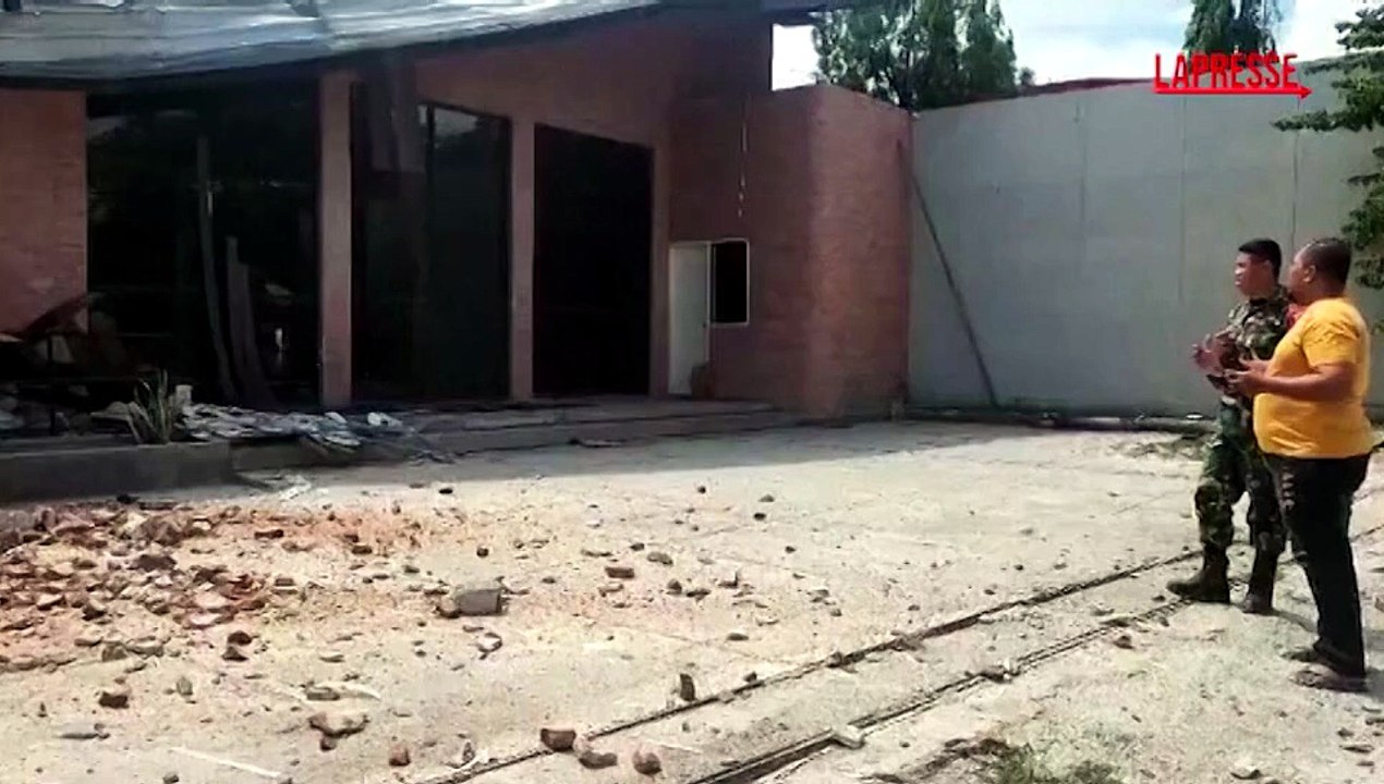 Terremoto in Indonesia, edificio crolla dopo una scossa di magnitudo 6.7