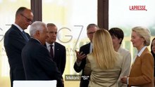 G7, Meloni ai leader presenti al vertice: "Ho smesso di fumare un mese fa"