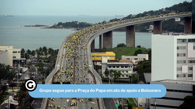 Grupo segue para a Praça do Papa em ato de apoio a Bolsonaro