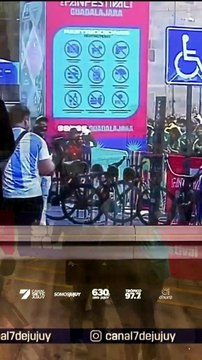 El hincha jujeño que pasó frente a cientos de hinchas Mexicanos en un fan fest de Guadalajara